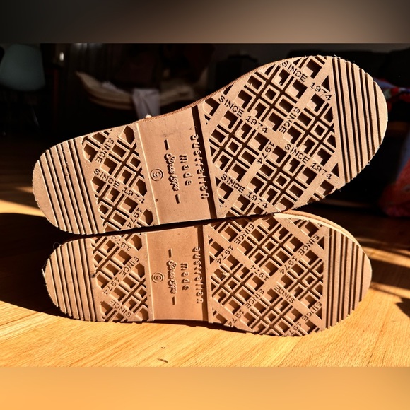 Men’s Uggs, NEVER WORN - Picture 3 of 6